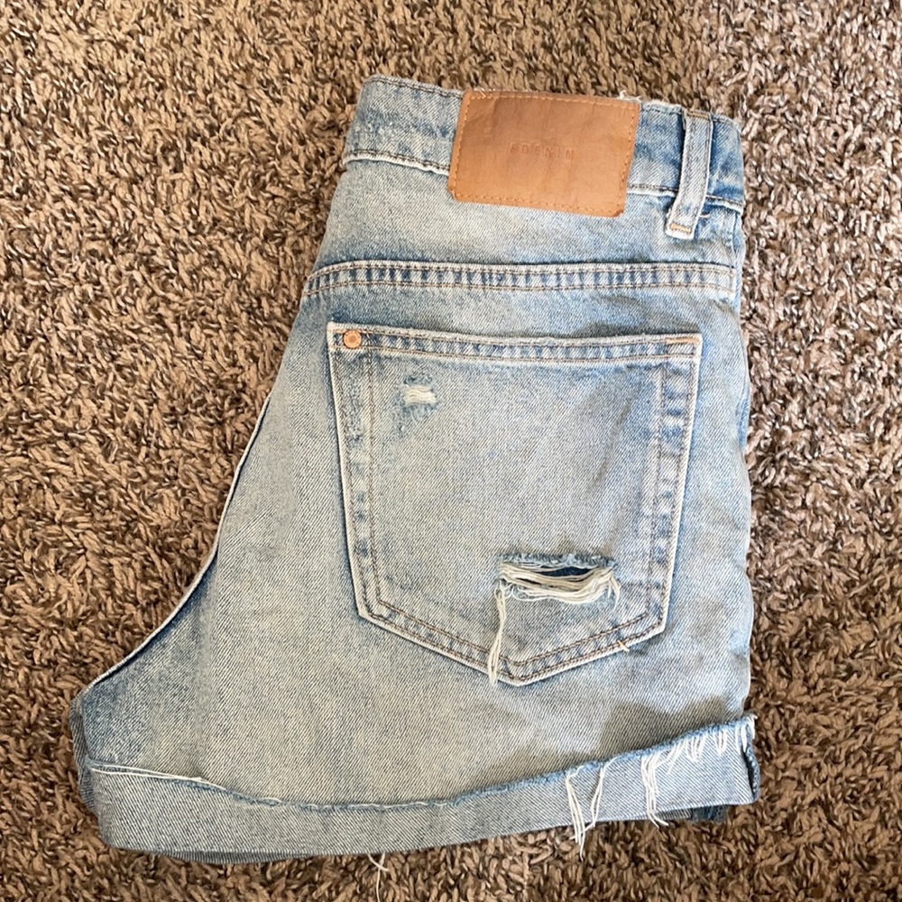 HM Shorts - Picture 2 of 3